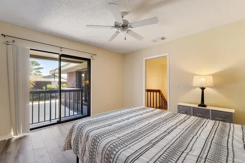 402 Se Castle Court Port Saint Lucie FL 34952