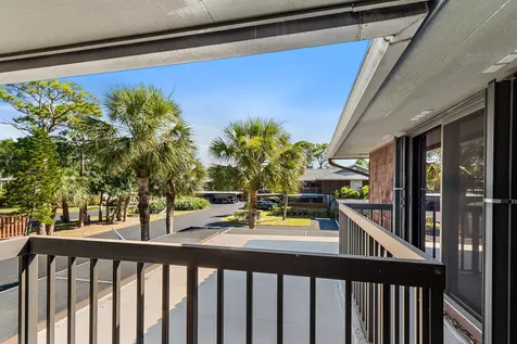 402 Se Castle Court Port Saint Lucie FL 34952