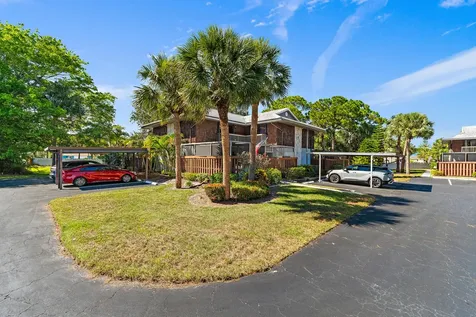 402 Se Castle Court Port Saint Lucie FL 34952