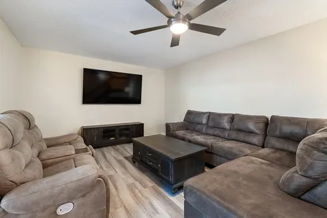 402 Se Castle Court Port Saint Lucie FL 34952