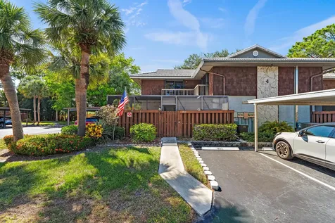 402 Se Castle Court Port Saint Lucie FL 34952