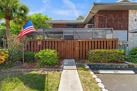 402 Se Castle Court Port Saint Lucie FL 34952