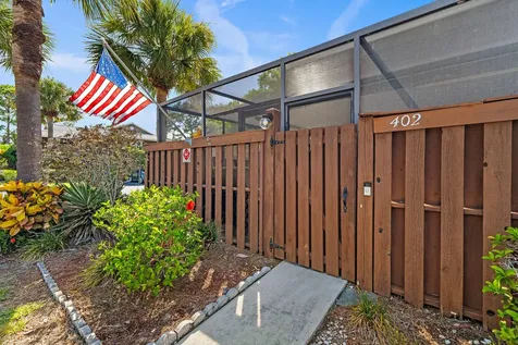 402 Se Castle Court Port Saint Lucie FL 34952