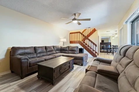 402 Se Castle Court Port Saint Lucie FL 34952