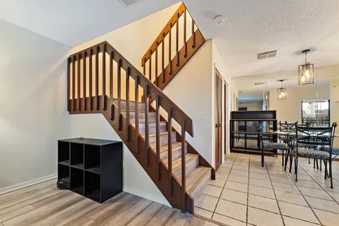402 Se Castle Court Port Saint Lucie FL 34952