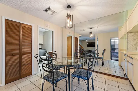 402 Se Castle Court Port Saint Lucie FL 34952