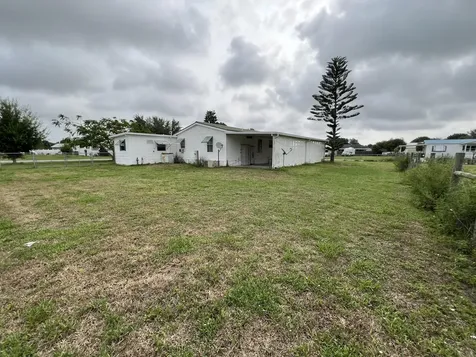 1303 Jordan Loop Okeechobee FL 34974