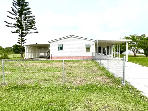 1303 Jordan Loop Okeechobee FL 34974