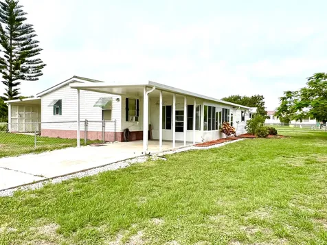 1303 Jordan Loop Okeechobee FL 34974