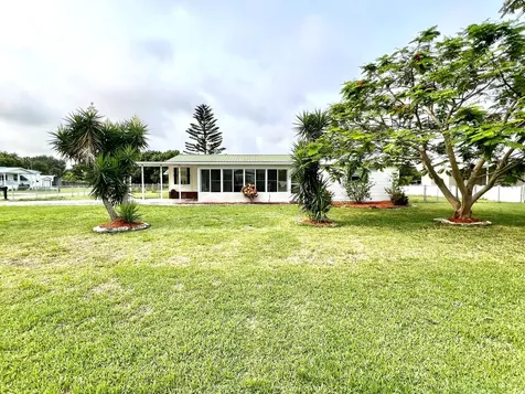 1303 Jordan Loop Okeechobee FL 34974