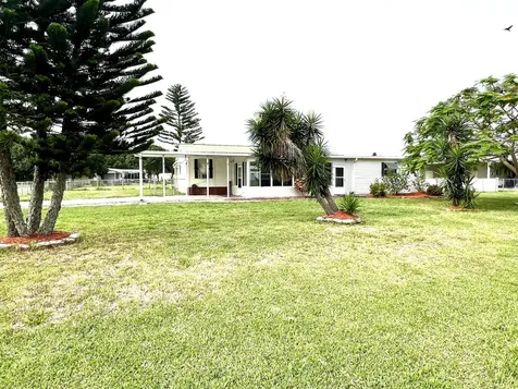 1303 Jordan Loop Okeechobee FL 34974