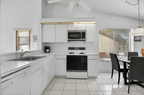 10279 N Circle Lake Drive Boynton Beach FL 33437