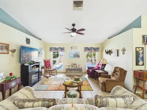 8525 Sw 9th Street Okeechobee FL 34974