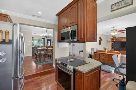 6091 Sw 12th Street West Miami FL 33144