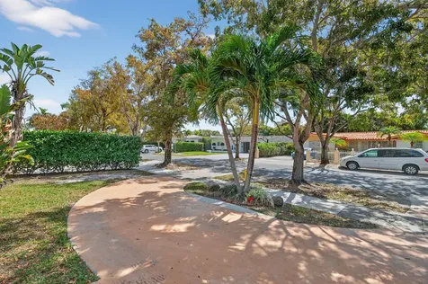 6091 Sw 12th Street West Miami FL 33144