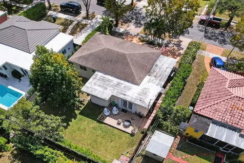 6091 Sw 12th Street West Miami FL 33144