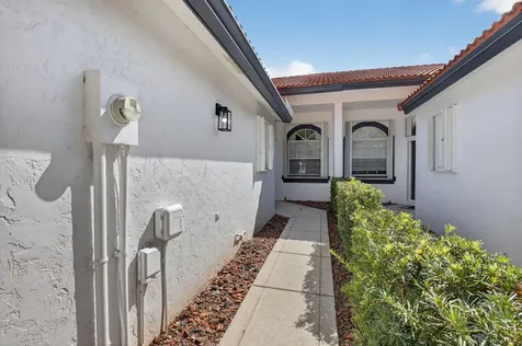 8298 Via Di Veneto Boca Raton FL 33496