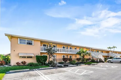 2121 NE 1st Court Boynton Beach FL 33435