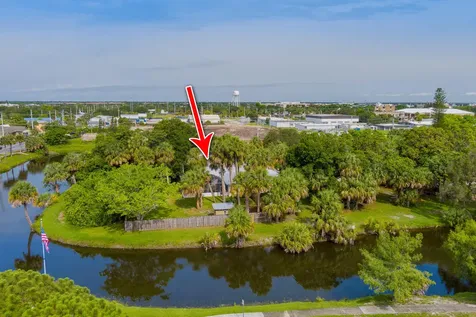 612 SE 6th Street Stuart FL 34994