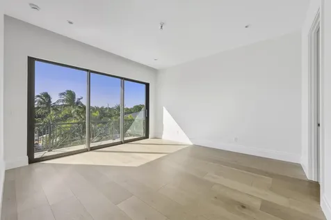 2442 Bay Circle Palm Beach Gardens FL 33410