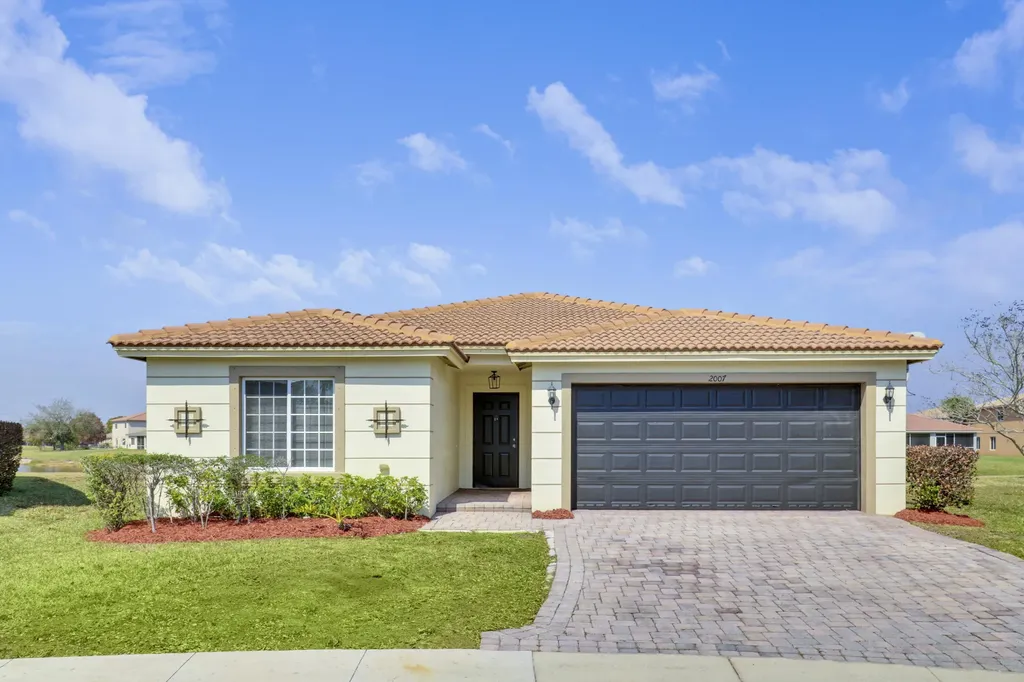 2007 Sw Jamesport Drive Drive Port Saint Lucie FL 34953