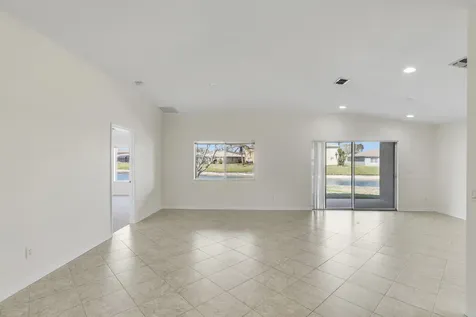 2007 Sw Jamesport Drive Drive Port Saint Lucie FL 34953