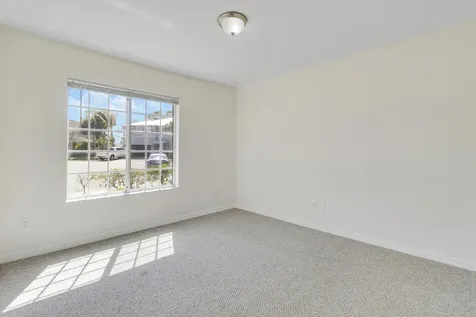 2007 Sw Jamesport Drive Drive Port Saint Lucie FL 34953