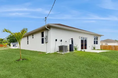 8526 102nd Court Vero Beach FL 32967