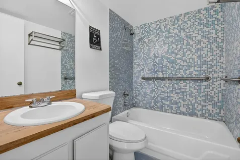 8042 Sw 21st Place Davie FL 33324