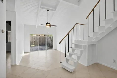 8042 Sw 21st Place Davie FL 33324