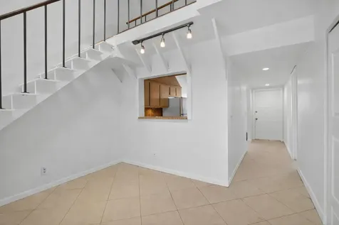 8042 Sw 21st Place Davie FL 33324