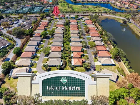 890 Nw Sarria Court Port Saint Lucie FL 34986