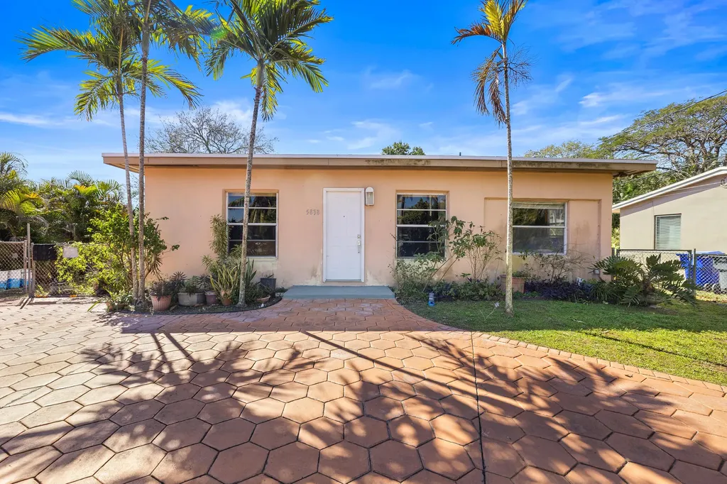 5838 Harding Street Hollywood FL 33021