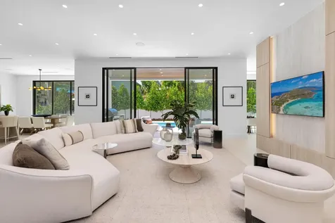 1051 Ne 2nd Terrace Boca Raton FL 33432