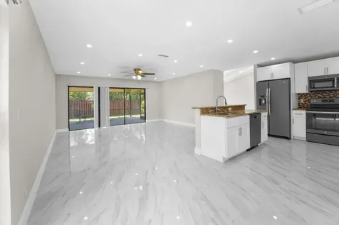 22207 Alyssum Way Boca Raton FL 33433