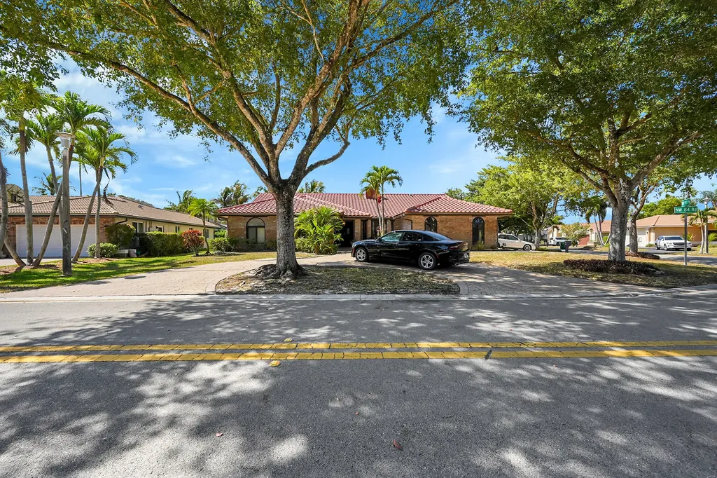 5172 Nw 84th Road Coral Springs FL 33067