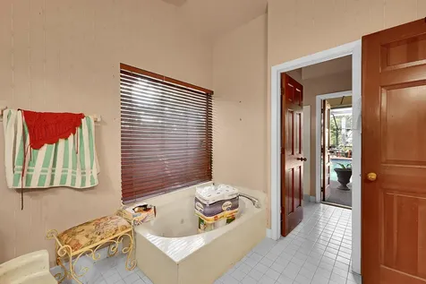 5172 Nw 84th Road Coral Springs FL 33067