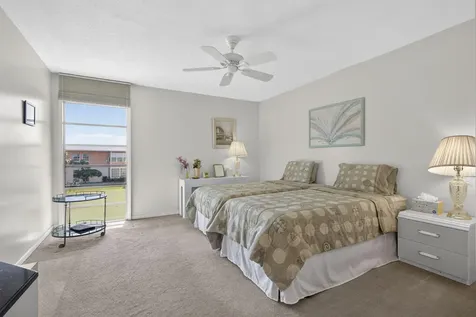 1 Golfs Edge F West Palm Beach FL 33417