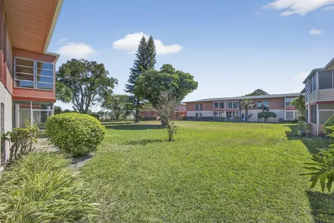 1 Golfs Edge F West Palm Beach FL 33417