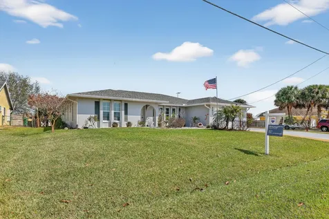 2477 Sw Chestnut Lane Port Saint Lucie FL 34953