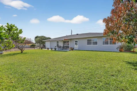 2477 Sw Chestnut Lane Port Saint Lucie FL 34953