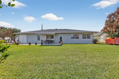 2477 Sw Chestnut Lane Port Saint Lucie FL 34953