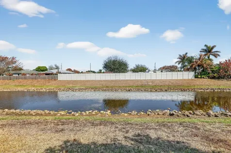 2477 Sw Chestnut Lane Port Saint Lucie FL 34953
