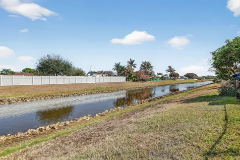 2477 Sw Chestnut Lane Port Saint Lucie FL 34953