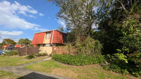 22970 Oxford Place Boca Raton FL 33433
