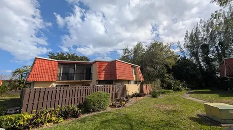 22970 Oxford Place Boca Raton FL 33433