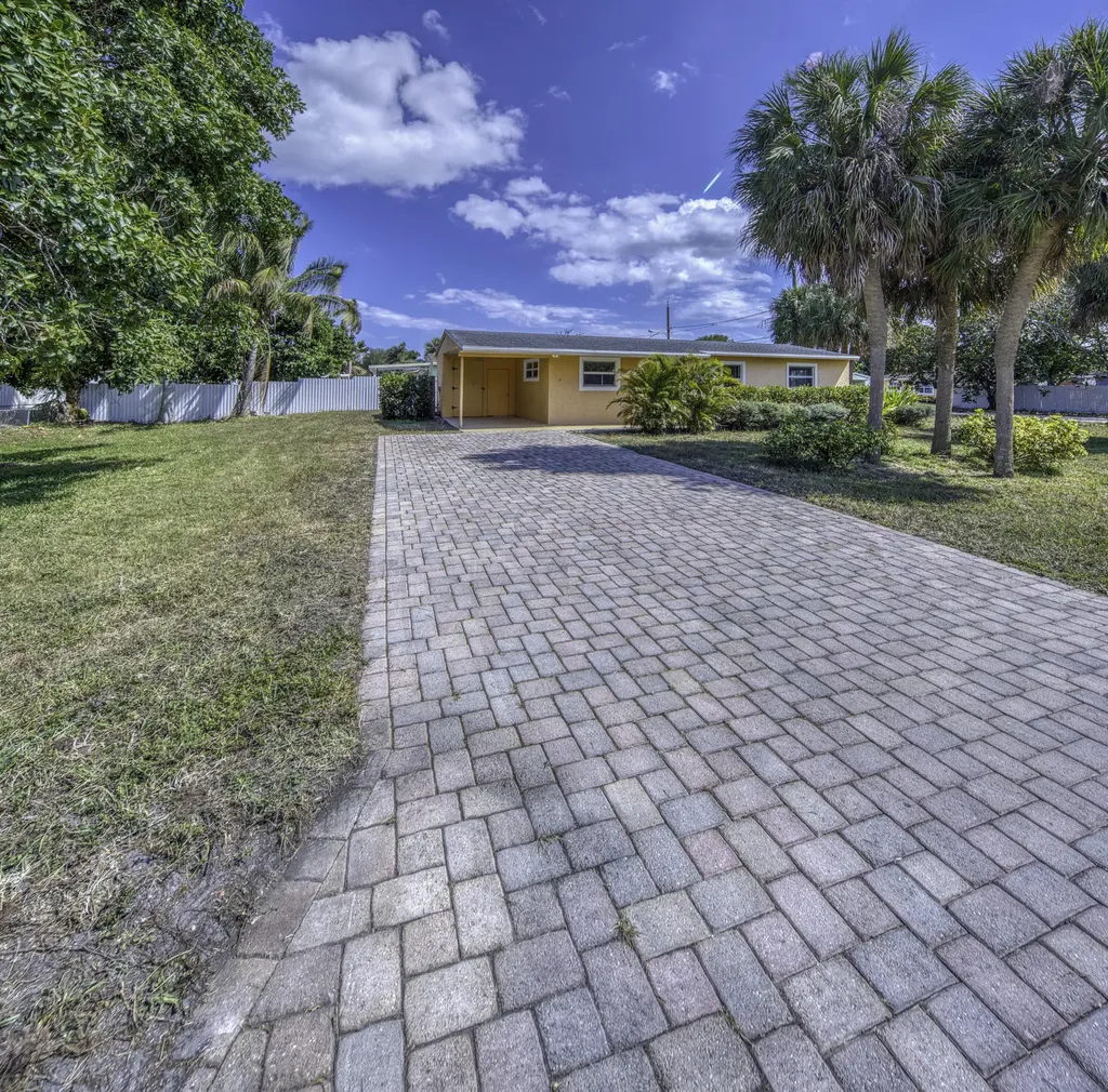 3578 Coconut Road Palm Springs FL 33461