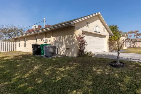 2417 Se Dogwood Avenue Port Saint Lucie FL 34952