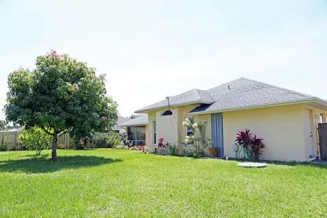 2417 Se Dogwood Avenue Port Saint Lucie FL 34952
