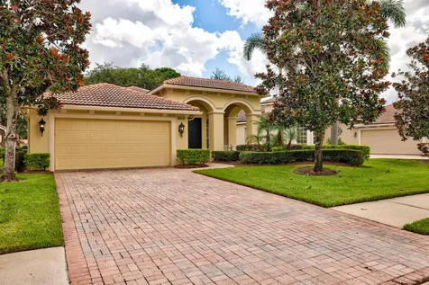 8908 Champions Way Port Saint Lucie FL 34986